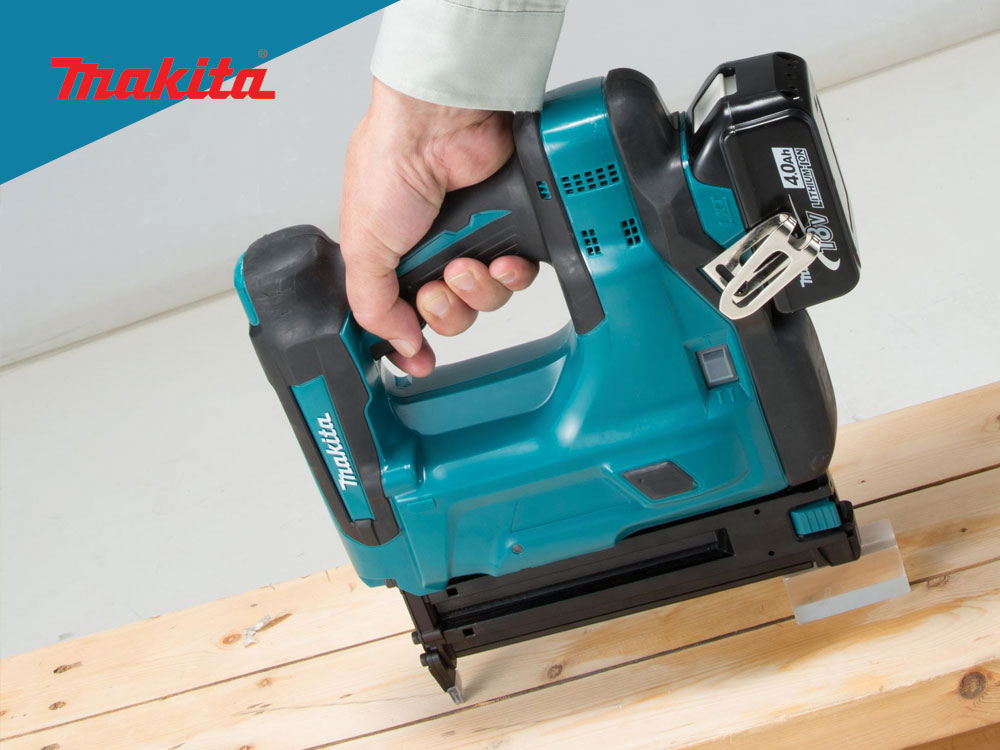 Máy bắn đinh Makita
