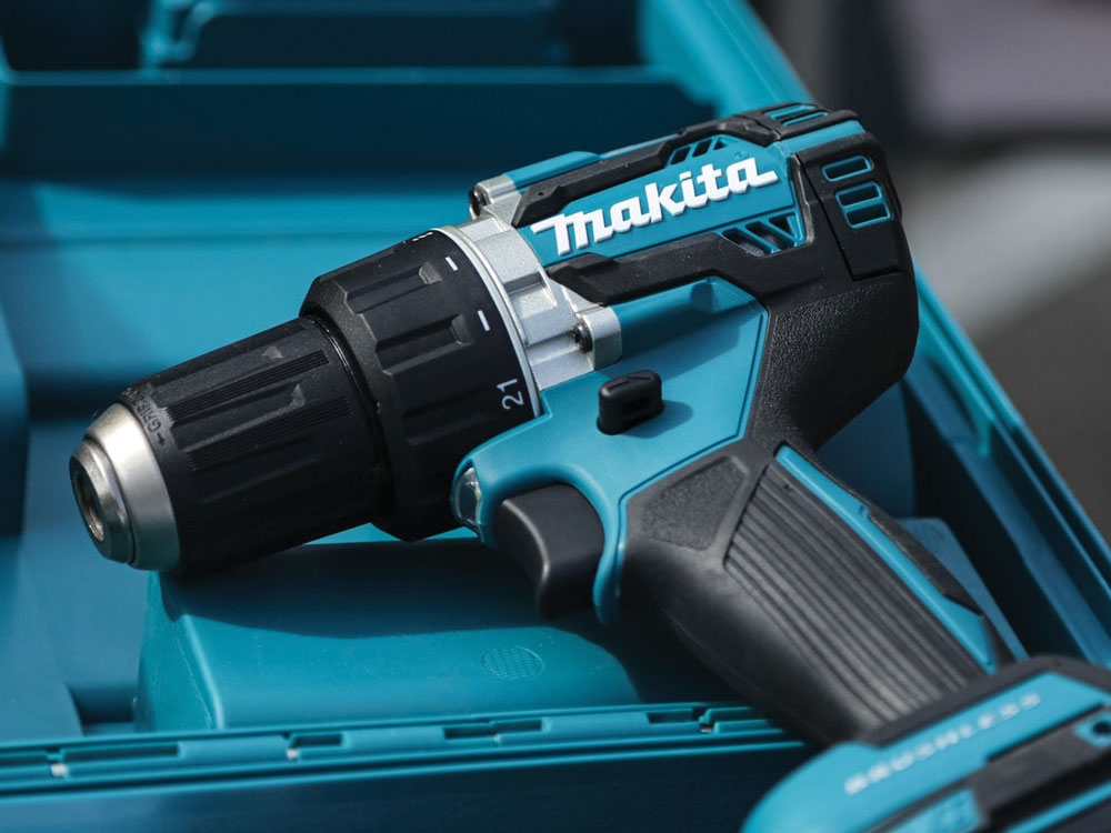 Máy khoan pin Makita