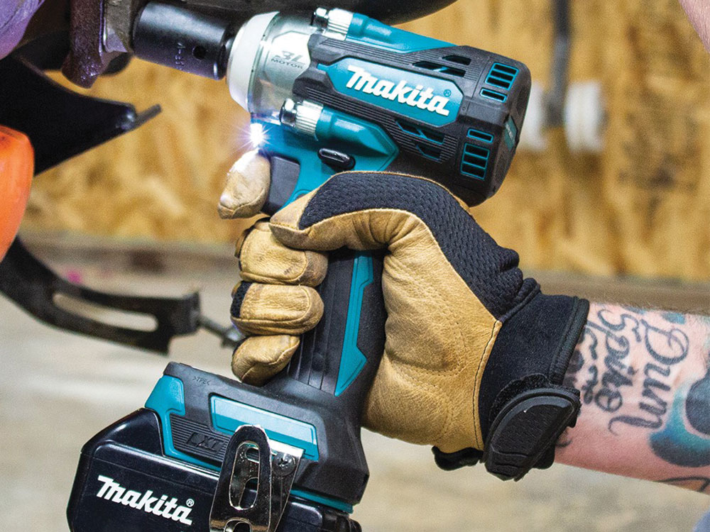 Máy siết bu lông Makita