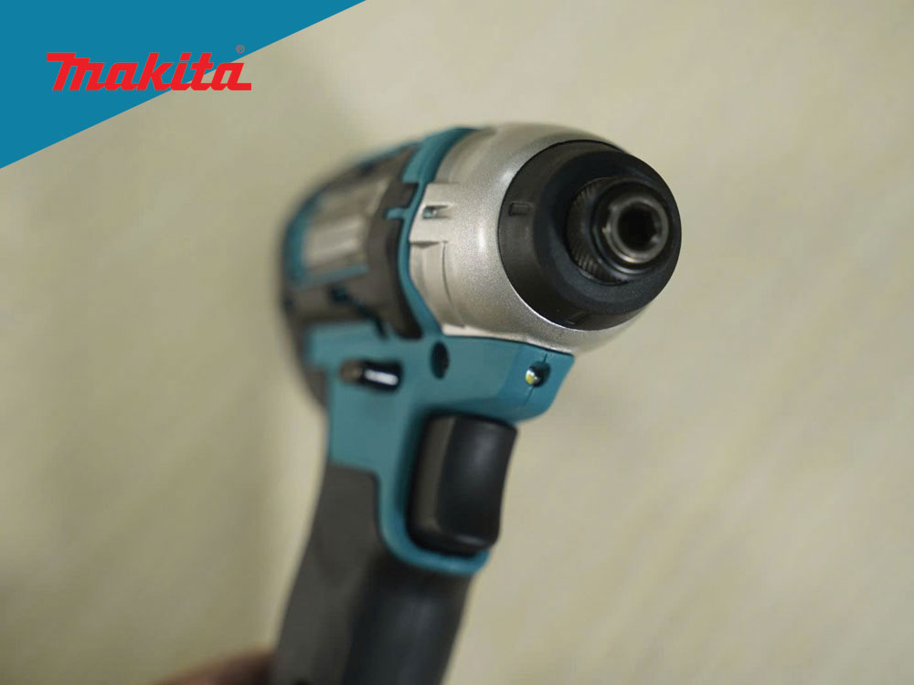 Máy bắt vít dùng pin Makita TD110DZ