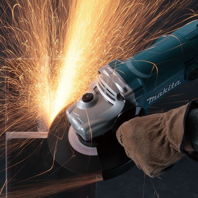 May_mai_goc_Makita_GA70504.jpg