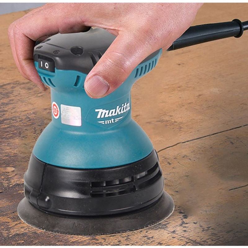 may-cha-nham-tron-makita-m9202b-240w-2-1.jpg