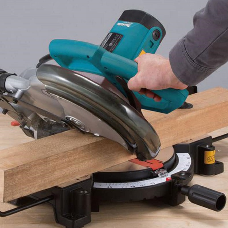 may-cua-da-goc-chay-dien-makita-m2300b-255mm-1500w-1.jpg