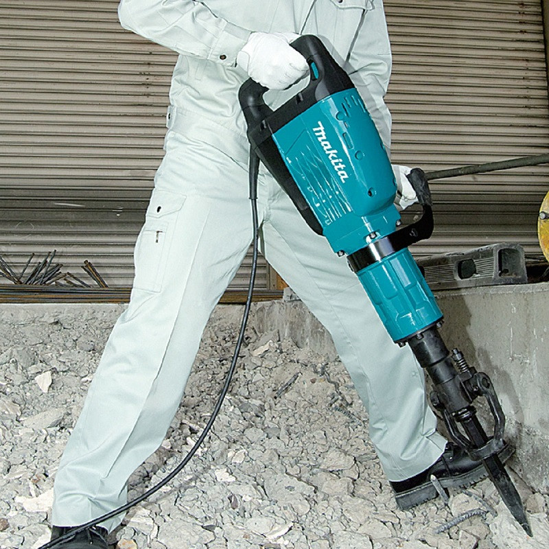 may-duc-be-tong-makita-hm1307c-30mm-1510w-5.jpg